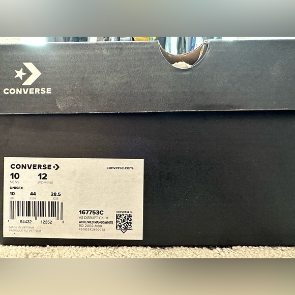 Converse high tops - new and never worn - Picture 10 of 11